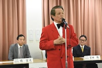 元祖ものまね四天王のはたけんじ。