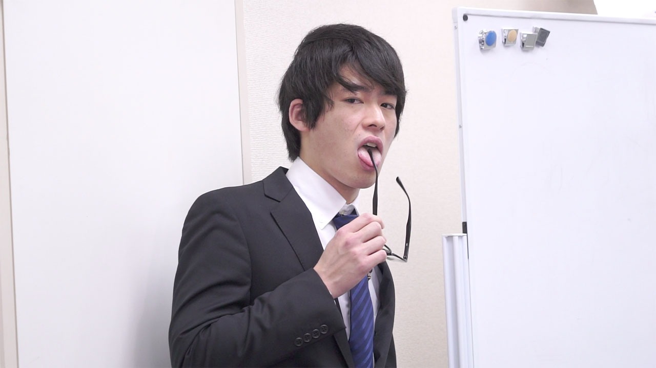 オフィスを舞台にしたコントを繰り広げるマリオネットブラザーズ。