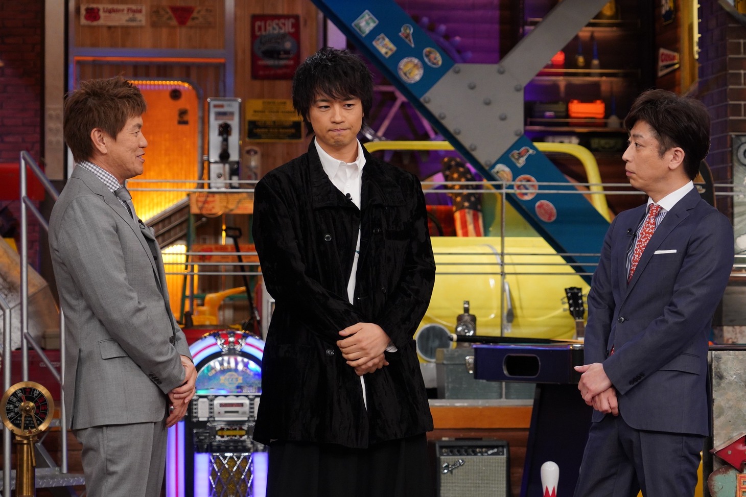 左からヒロミ、斎藤工、フットボールアワー後藤。(c)日本テレビ