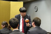 新入社員に「YOUは何しにテレ東へ？」とインタビューするバナナマン日村。