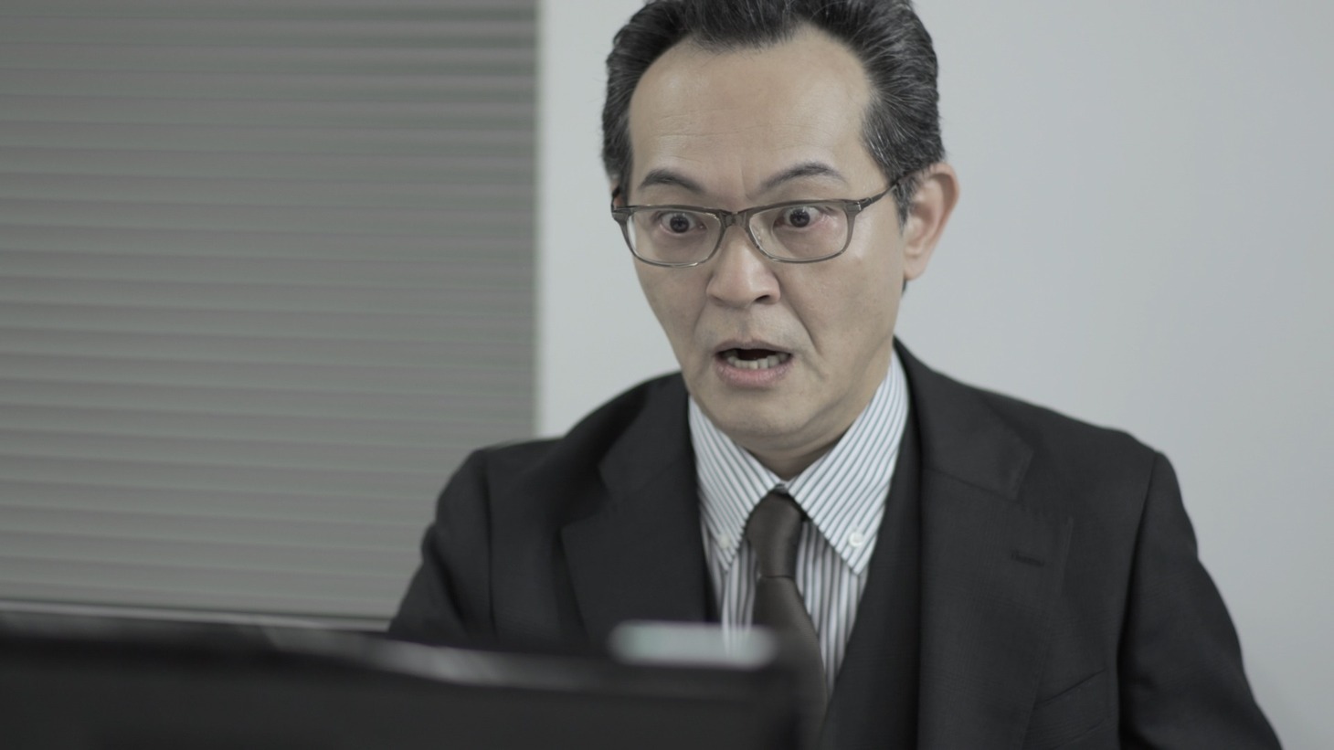 WebCM「デジタルリスクに、盾を。」シリーズのワンシーン。