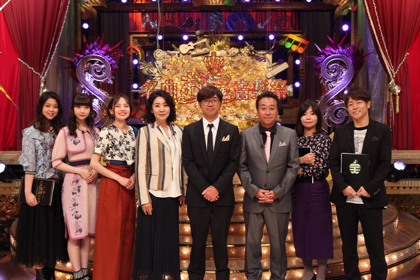 「名曲お宝音楽祭」に出演する（左から）杉原千尋アナ、荻野由佳、ベッキー、片平なぎさ、さまぁ～ず、大久保佳代子、陣内智則。(c)フジテレビ