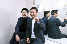 かまいたち。左から濱家、山内。