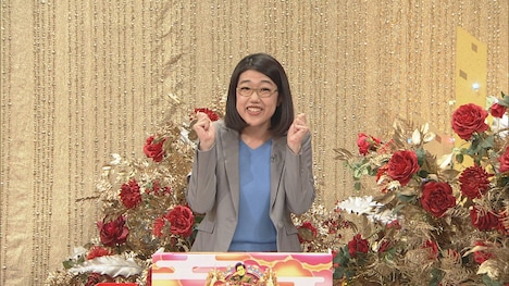 横澤夏子による新コーナー「ステキなスクープでおもてなす」の様子。(c)NHK