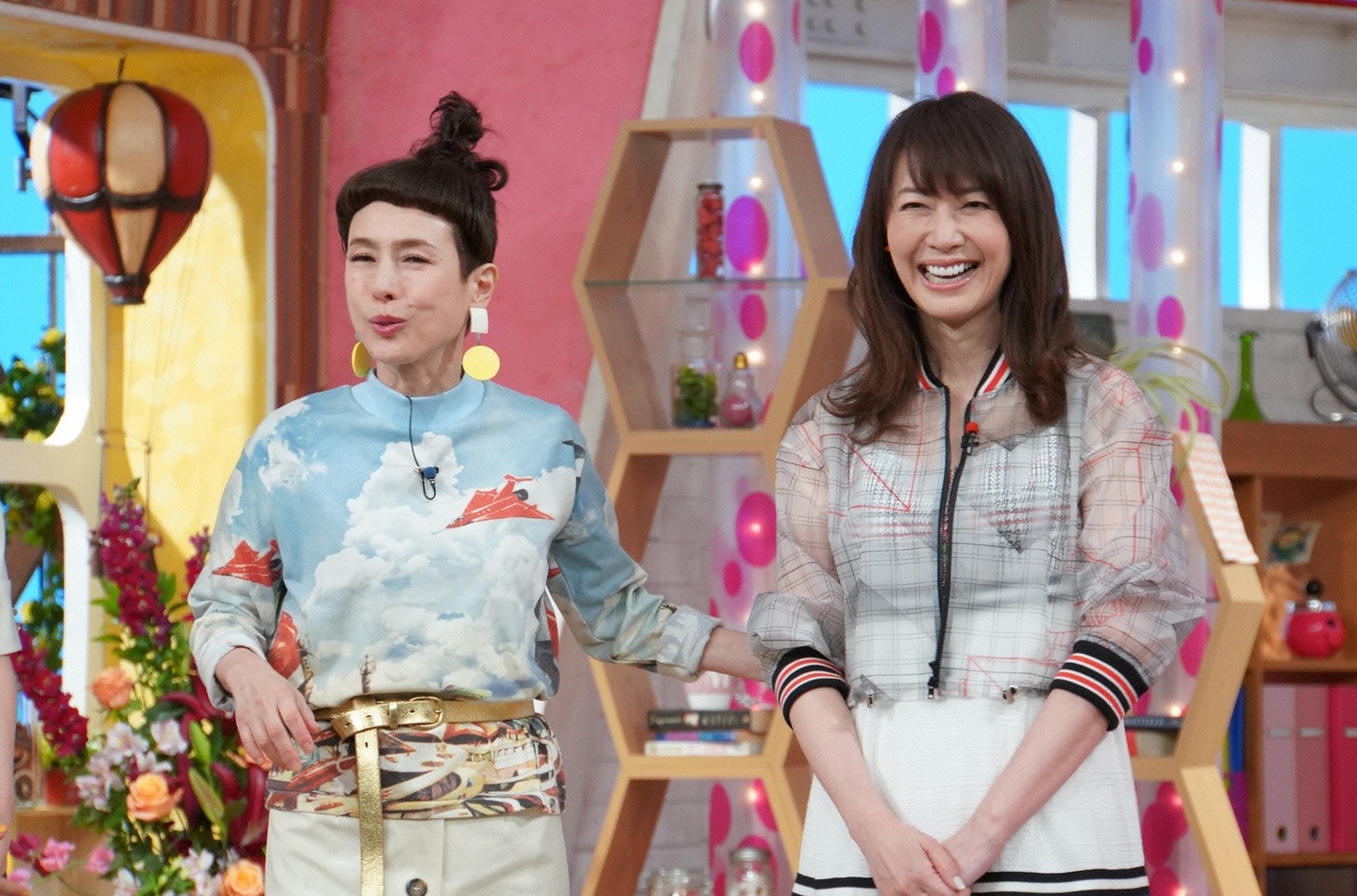 左から久本雅美、森口瑤子。 (c)日本テレビ