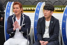 左から竹内力、FUJIWARA藤本。(c)MBS