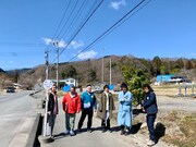 「帰れマンデー見っけ隊!! 3時間スペシャル」内の「秘境路線バスに乗って飲食店を見つける旅 バスサンド」出演者たち。(c)テレビ朝日