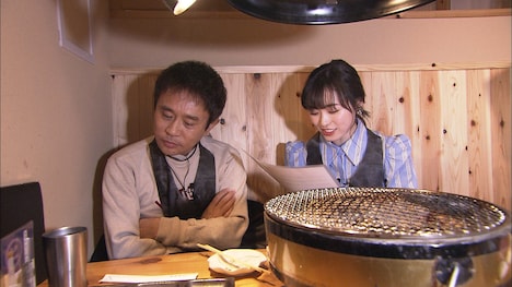 福原遥（右）がハマっている心理テストに挑戦するダウンタウン浜田（左）。(c)MBS