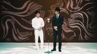 動画「森永サンデーカップ×NON STYLE 反転漫才」のワンシーン。