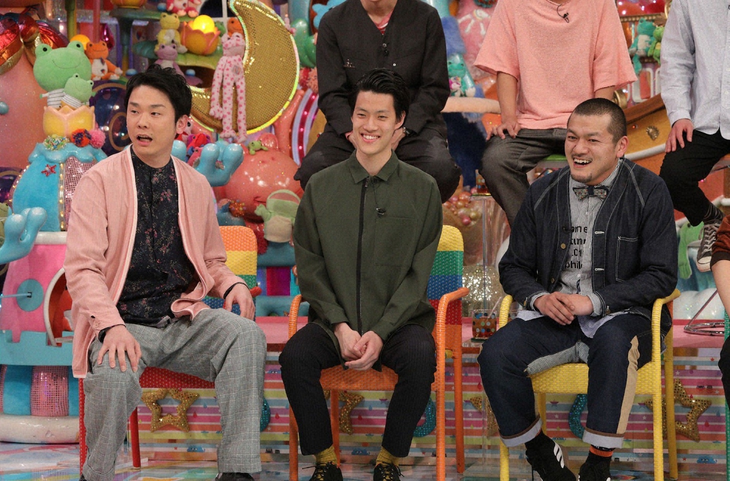 （左から）かまいたち濱家、霜降り明星・粗品、カミナリまなぶ。(c)テレビ朝日