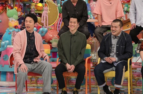 (左から)かまいたち濱家、霜降り明星・粗品、カミナリまなぶ。(c)テレビ朝日