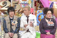 左から崎山つばさ、じゅんいちダビッドソン、フォーリンラブ・バービー。(c)読売テレビ