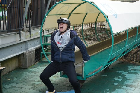 「冒険発掘バラエティ 霜降り明星のあてみなげ」のワンシーン。(c)静岡朝日テレビ