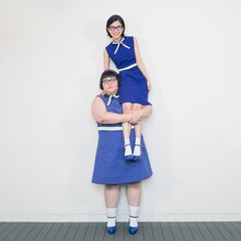 芳根京子を持ち上げるメイプル超合金・安藤。