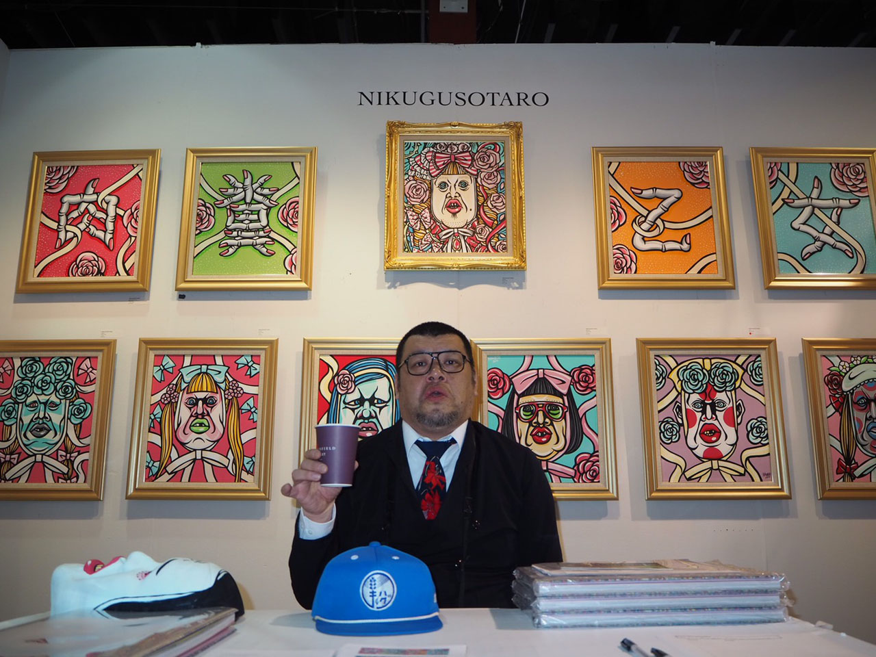 「Artexpo New York」に出品した肉糞太郎こと野性爆弾くっきー。