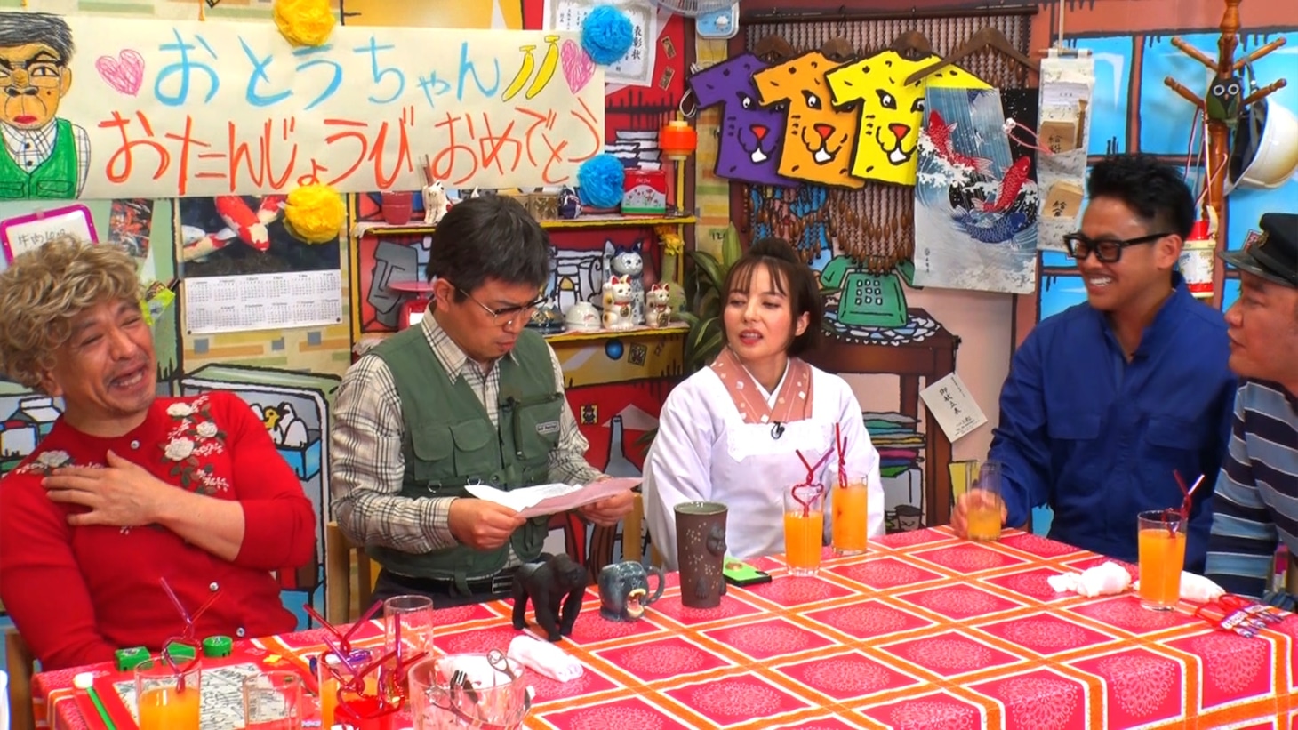 「松本家の休日」に出演する（左から）松本人志、雨上がり決死隊・宮迫、ベッキー、宮川大輔。たむらけんじ。(c)ABC