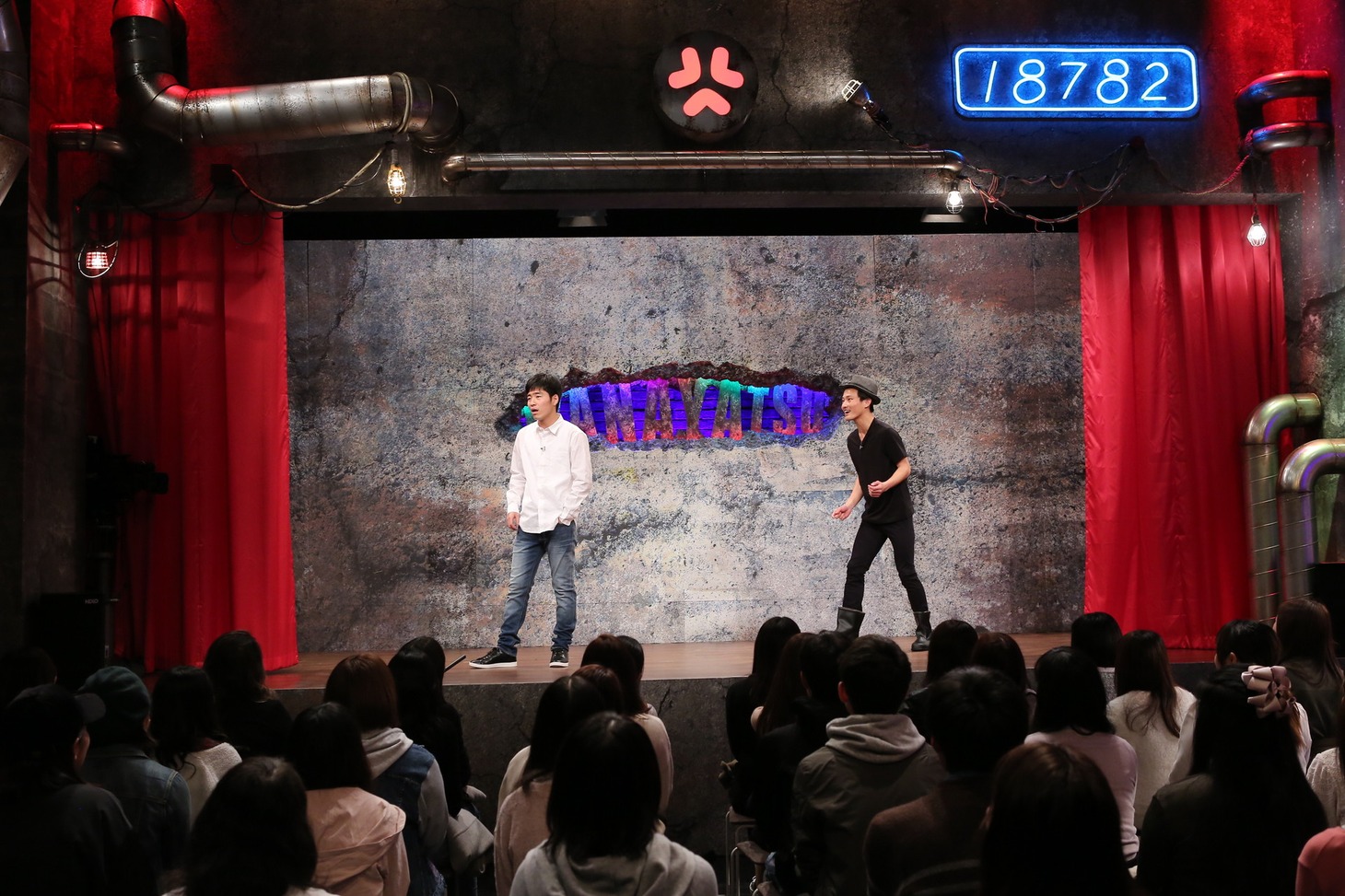 「もう少し、嫌な奴」で「もう少し、嫌な元カレ」をテーマにコントを披露するジャルジャル。(c)ABC