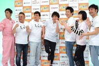 左からパンサー尾形、サンドウィッチマン、狩野英孝、マギー審司、鳥居みゆき、トミドコロ。