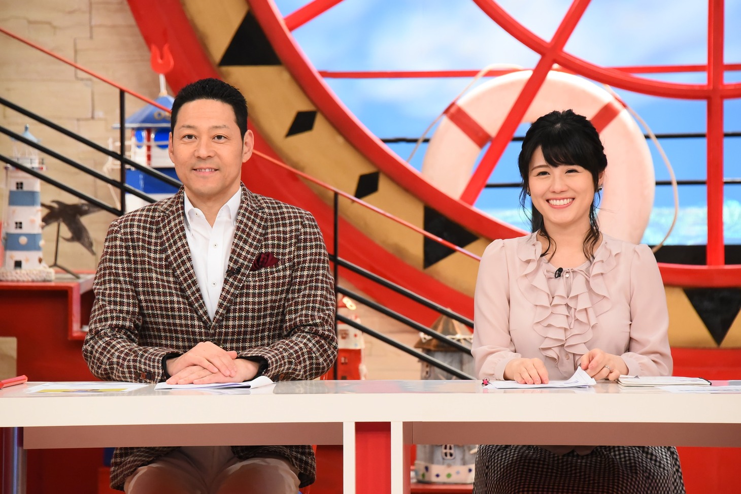 （左から）東野幸治、中島めぐみアナ。(c)関西テレビ