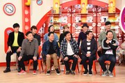 スタジオの芸人リポーターたち。(c)関西テレビ