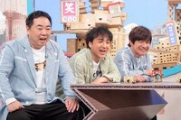 トークコーナーより（左から）ドランクドラゴン塚地、ムロツヨシ、内村光良。