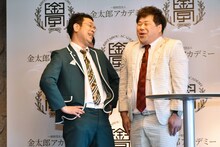 オール阪神・巨人のモノマネを披露するプラス・マイナス。