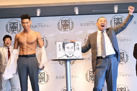 レイザーラモンによるプレゼンのワンシーン。