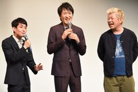 会見に出席した（左から）カラテカ矢部、千原ジュニア、土屋敏男氏。