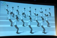 千原ジュニアのアバターがダンスする映像。