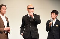 「NO BORDER」のステージMCを務めるが～まるちょばのHIRO-PON（中央）。