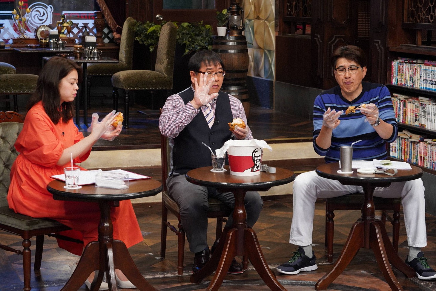 （左から）杉原千尋アナ、カンニング竹山、石橋貴明。(c)フジテレビ