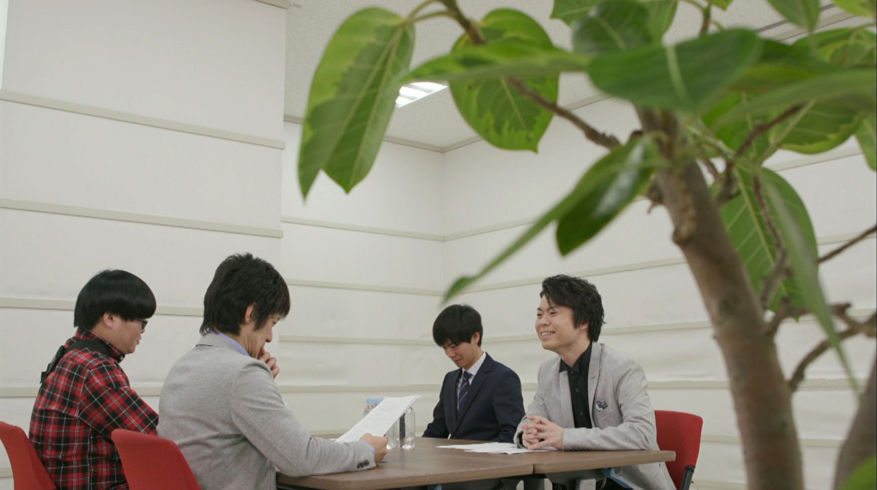 「ミューズの晩餐」の打ち合わせの再現ドラマ。(c)テレビ東京