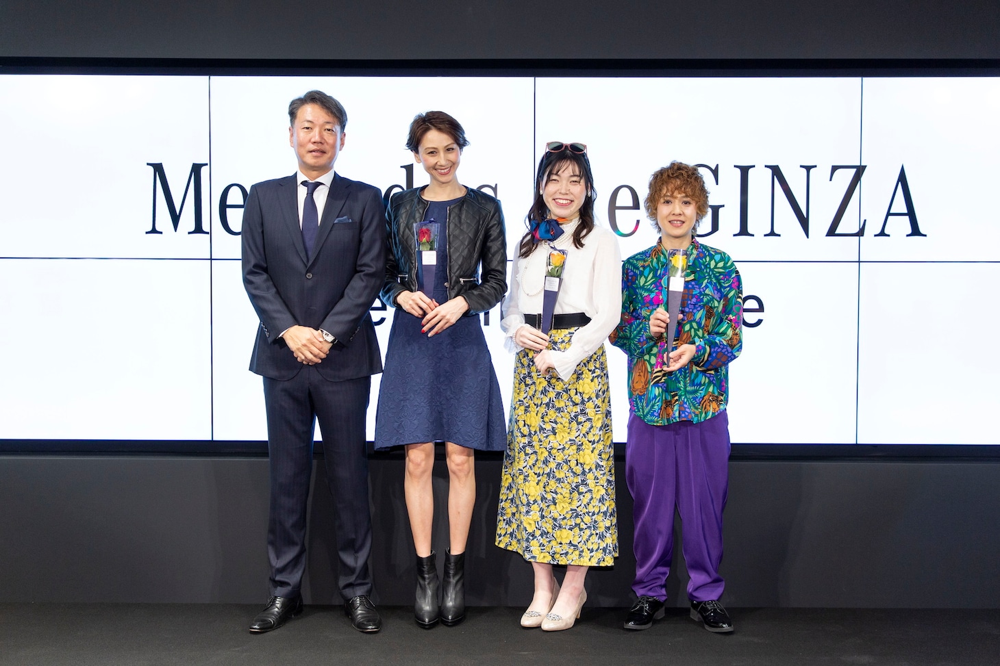 （左から）メルセデス・ベンツ日本株式会社の上野金太郎社長、道端カレン、尼神インター。