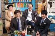 「それって!?実際どうなの課」に出演する博多華丸・大吉と（後列左から）森三中・大島、みなみかわ。(c)中京テレビ