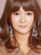 「ローヤルプチアイムプラス」の広告に登場しているゆにばーす・はら。