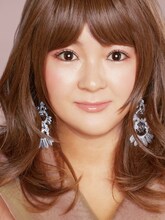 「ローヤルプチアイムプラス」の広告に登場しているゆにばーす・はら。