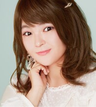 「ローヤルプチアイムプラス」の広告に登場しているゆにばーす・はら。