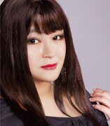 「ローヤルプチアイムプラス」の広告に登場しているゆにばーす・はら。