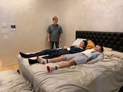 「衝撃のアノ人に会ってみた！」のワンシーン。(c)日本テレビ