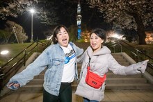 左からゆりやんレトリィバァ、友近。