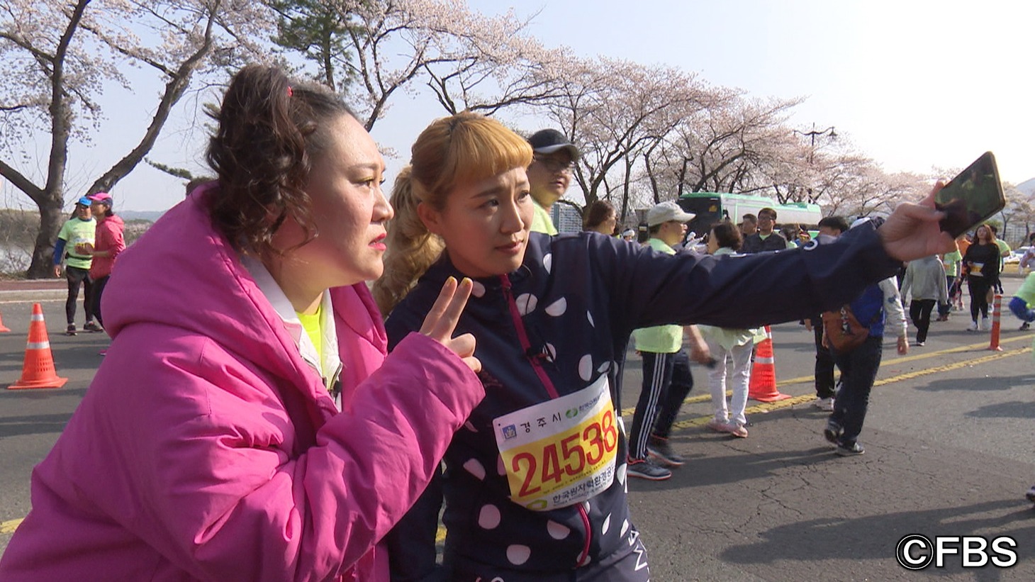 「お小遣い1万円！バービー★丸山佳里奈の韓国女子旅」のワンシーン。