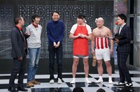 アンガールズ、クールポコ。とトークする進行役の千鳥。