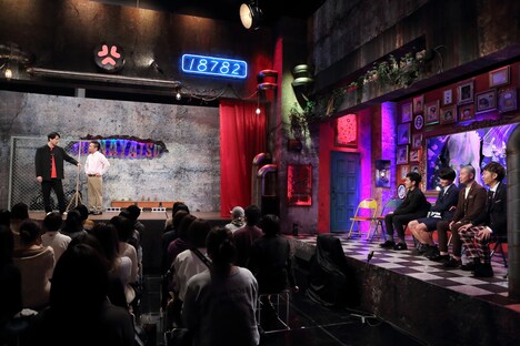 かまいたち（左）がコントを展開するワンシーン。(c)ABC