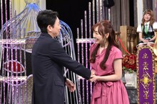 左から有吉弘行、須田亜香里。(c)日本テレビ