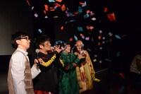 マサラ上映では紙吹雪も使用OK。