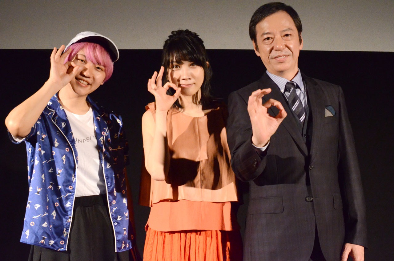 「おいしい家族」舞台挨拶に登壇した（左から）ふくだももこ監督、松本穂香、板尾創路。