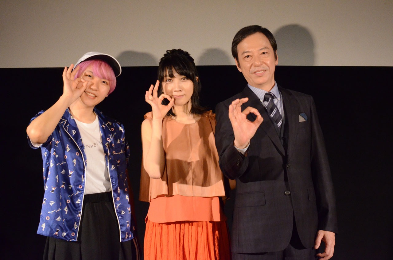 「おいしい家族」舞台挨拶の様子。左からふくだももこ、松本穂香、板尾創路。