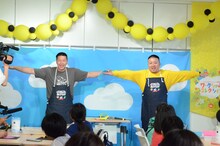 ワークショップの途中で「T」を発見したチョコレートプラネット。