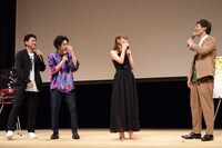 “鼻ドゥーン”について説明するとろサーモン村田（右）。