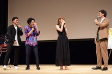 “鼻ドゥーン”について説明するとろサーモン村田（右）。